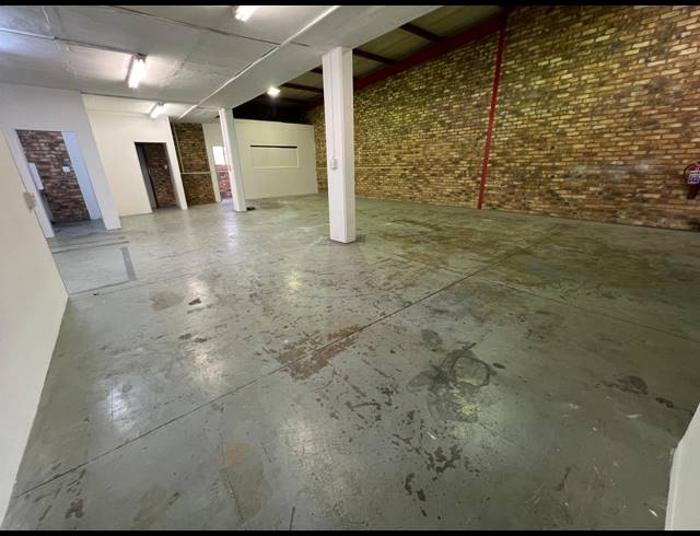 230M² WAREHOUSE TO LET IN STRIJDOMPARK